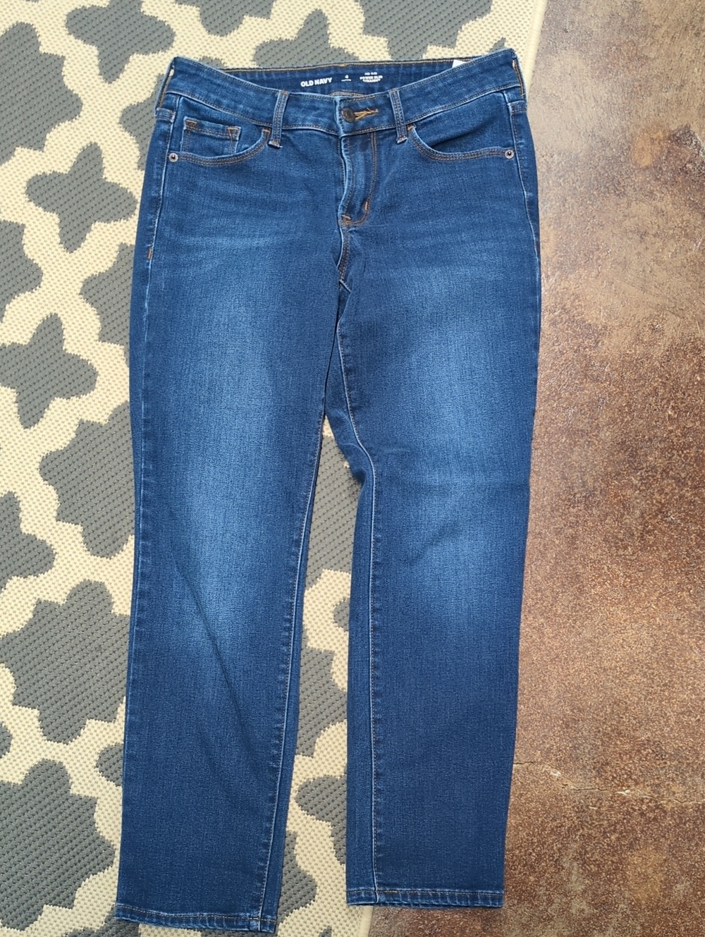Old Navy Straight Leg Women’s Jeans in Blue Wash
